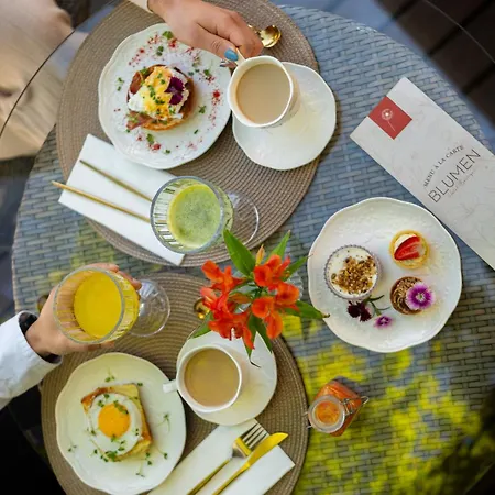 Blumen Hotel Boutique-3